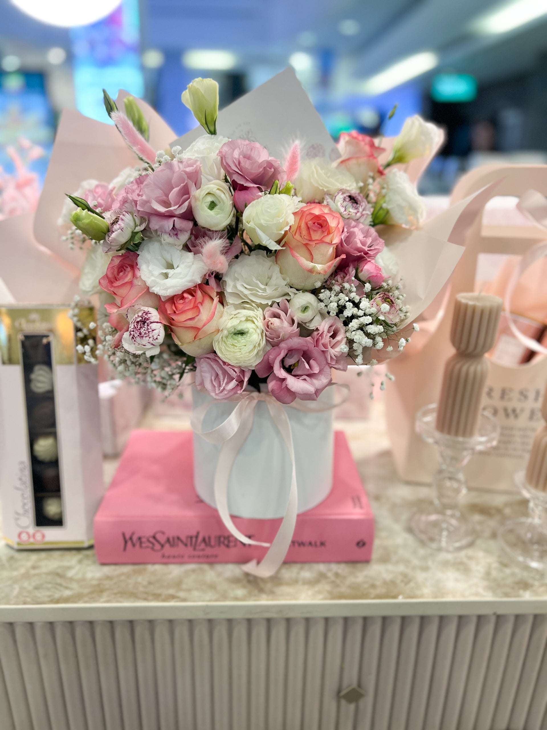 Elegant pink flowers box