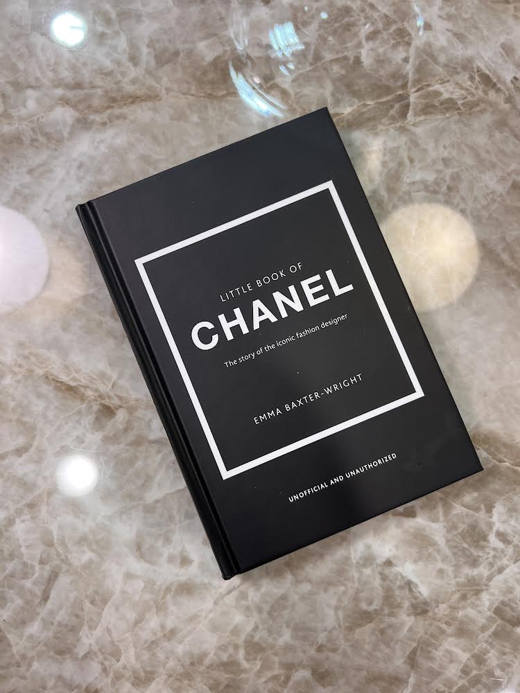 ספר אופנה CHANEL