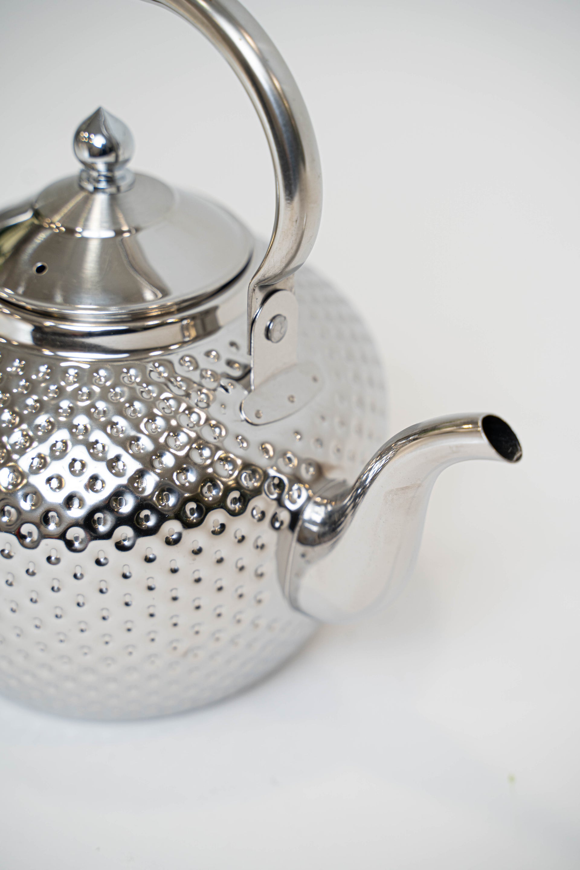 קומקום מנוקד