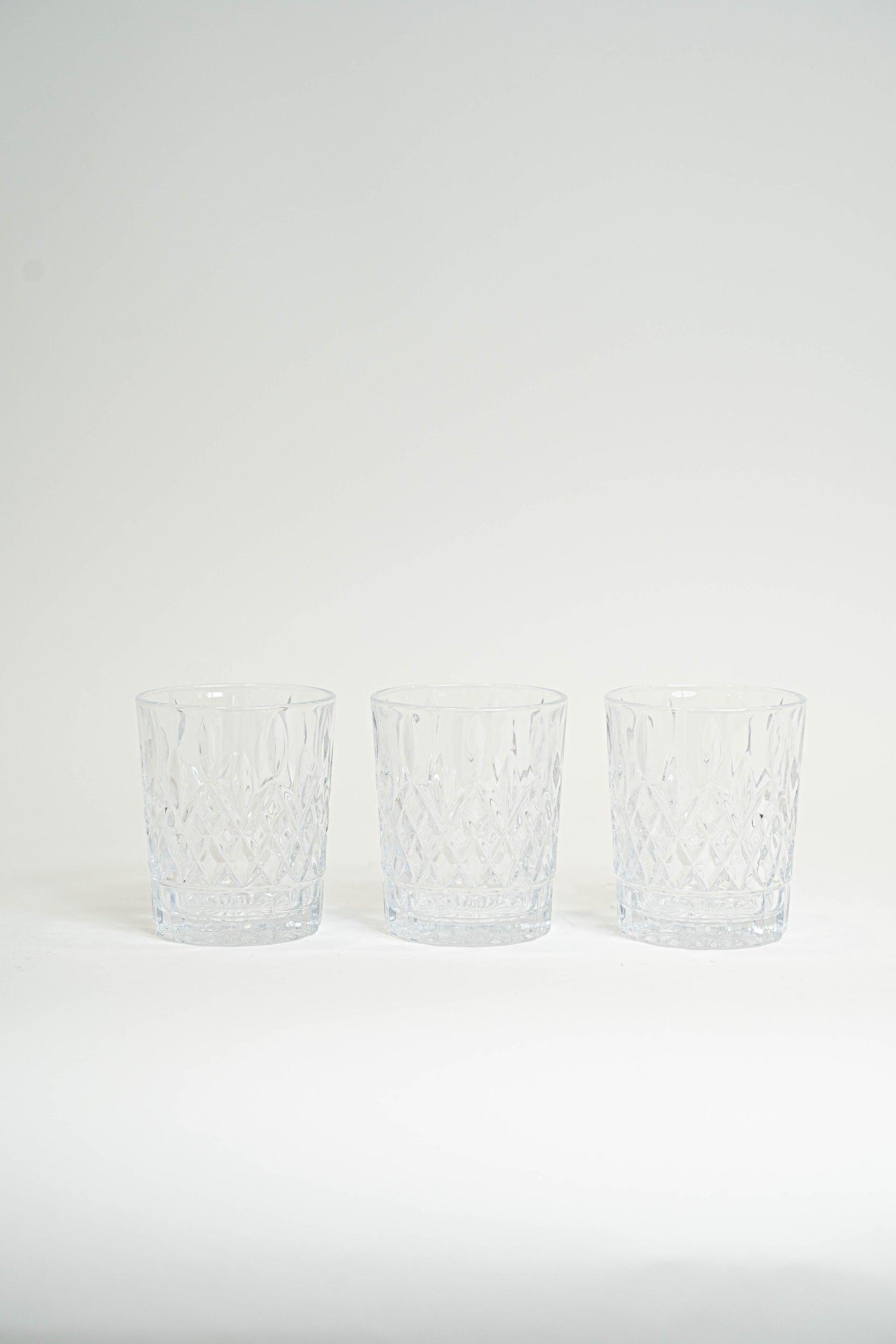 כוסות קריסטלין מדוגם מעויינים