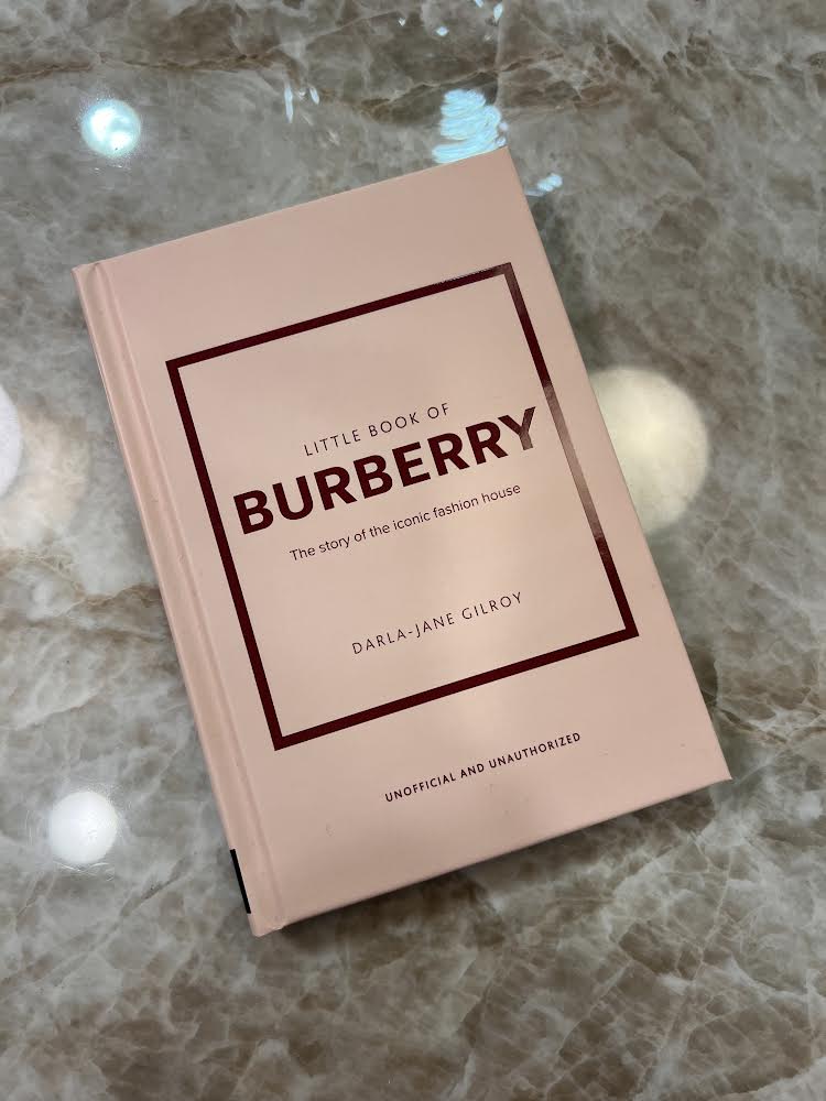 ספר אופנה BURBERRY