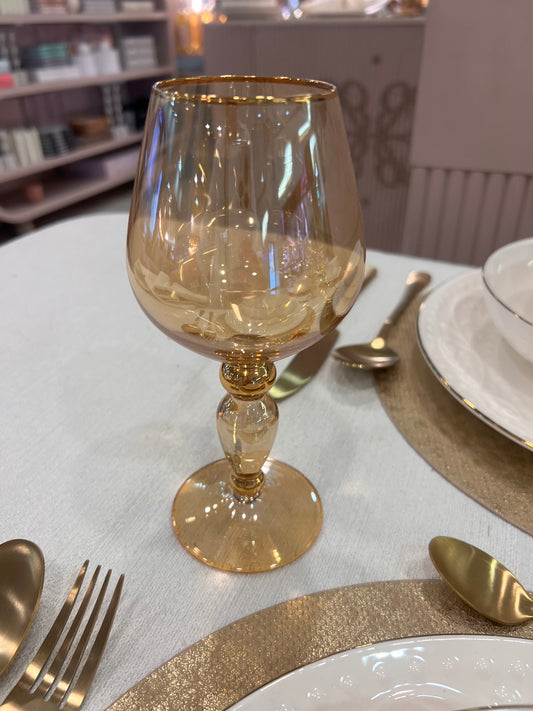 גביעי יין דגם GOLD
