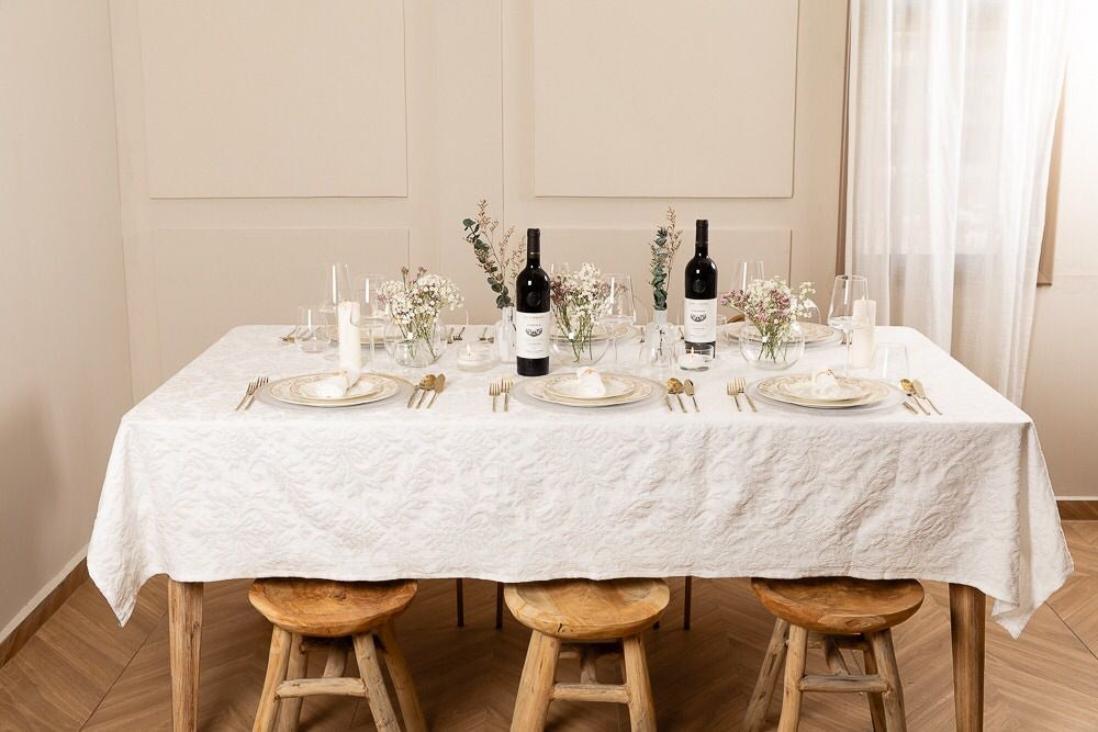 מפת שולחן שלי לבן מעוטר