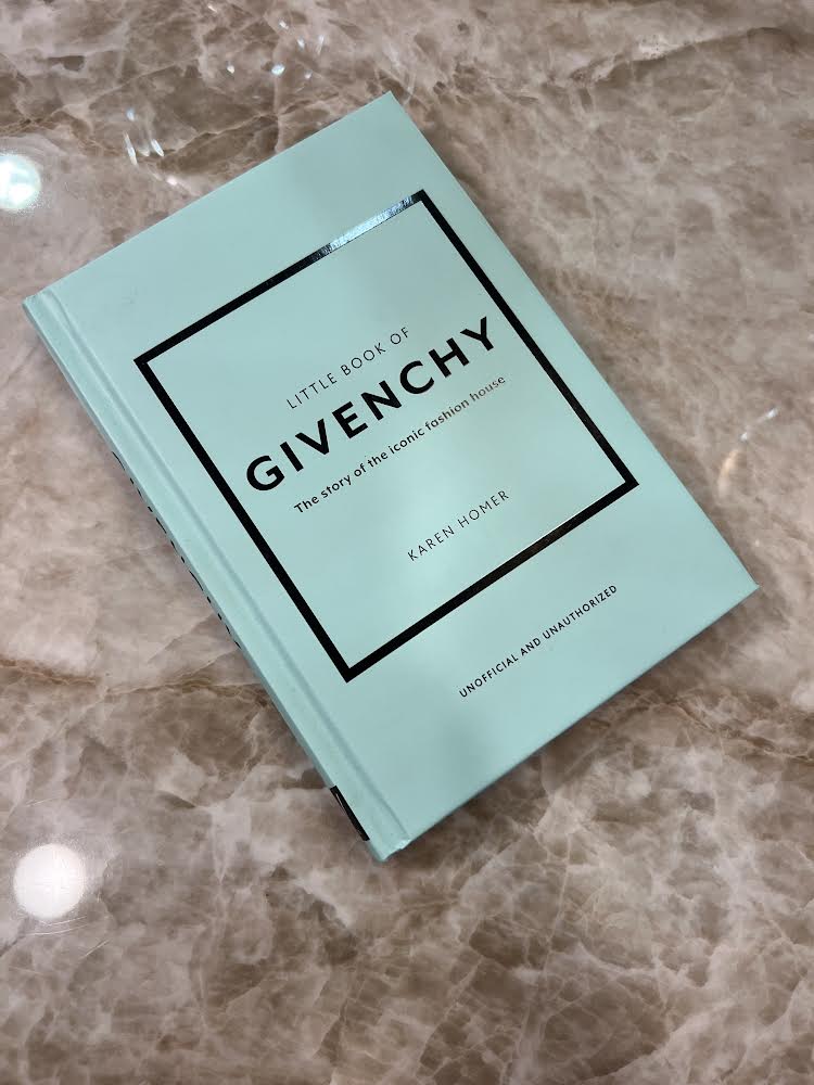 ספר אופנה  GIVENCHY