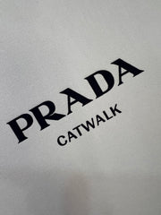 ספר אופנה מבית PRADA